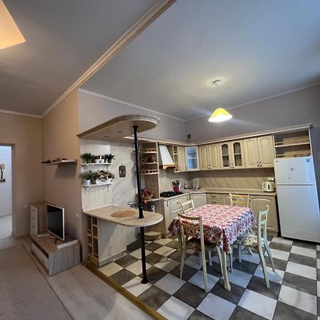 Apartment On Baseinaya Street 13 Kiev Eksteriør billede